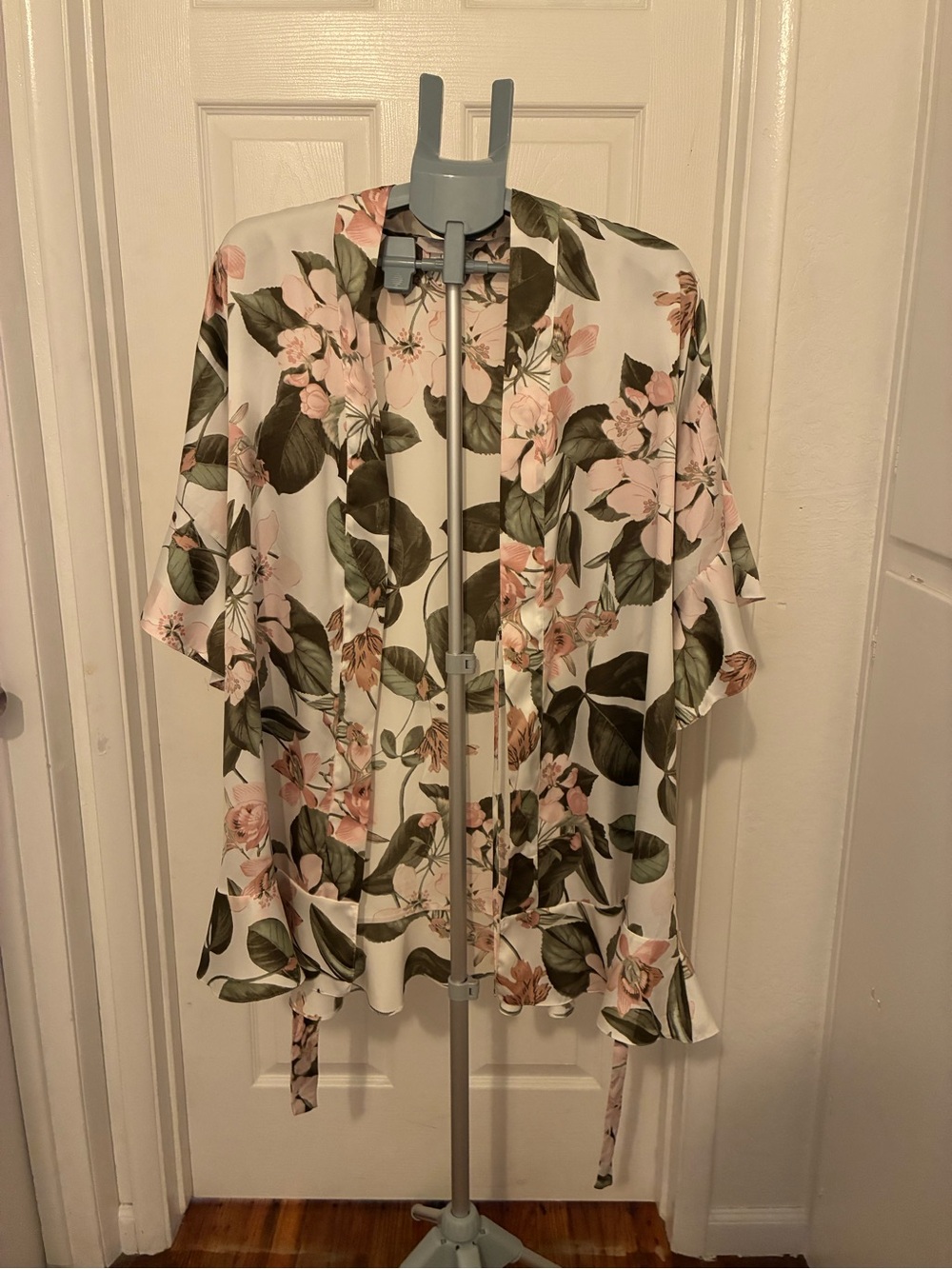Victoria’s Secret Here Comes The Bride Floral Satin Robe XS/S